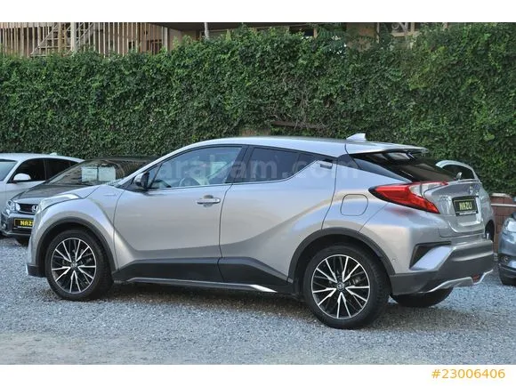 Toyota C-HR 1.8 Hybrid Dynamic Image 2